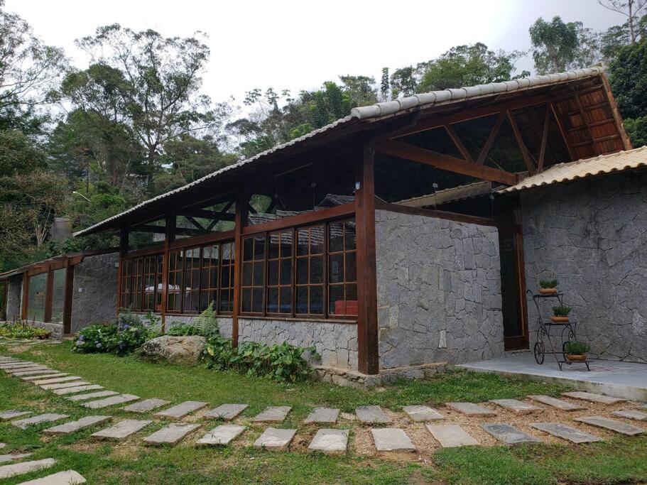 Casa em Araras com linda vista para as montanhas .