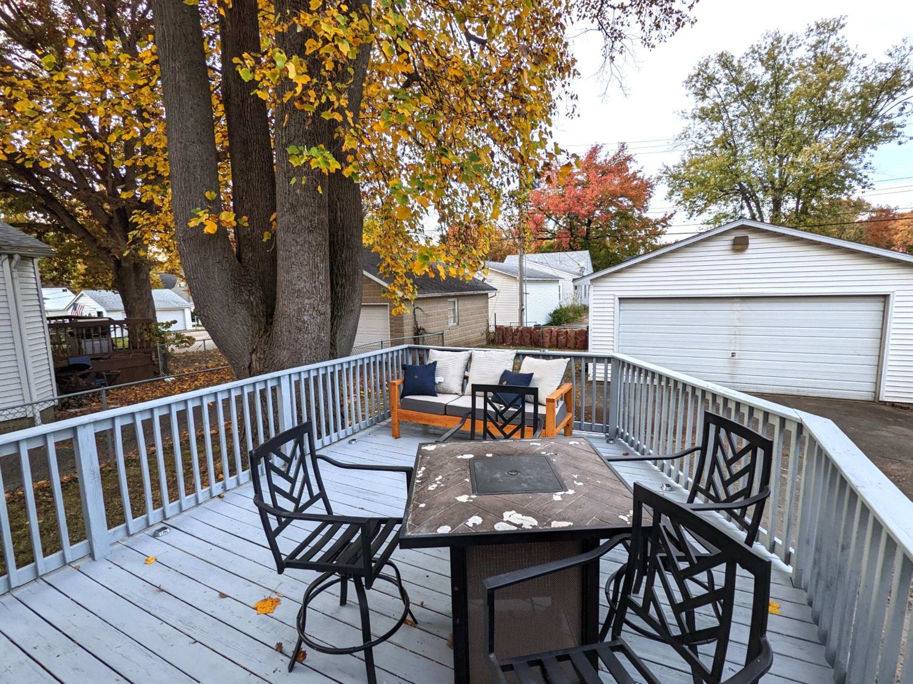 Fenced backyard, deck, pet-friendly home