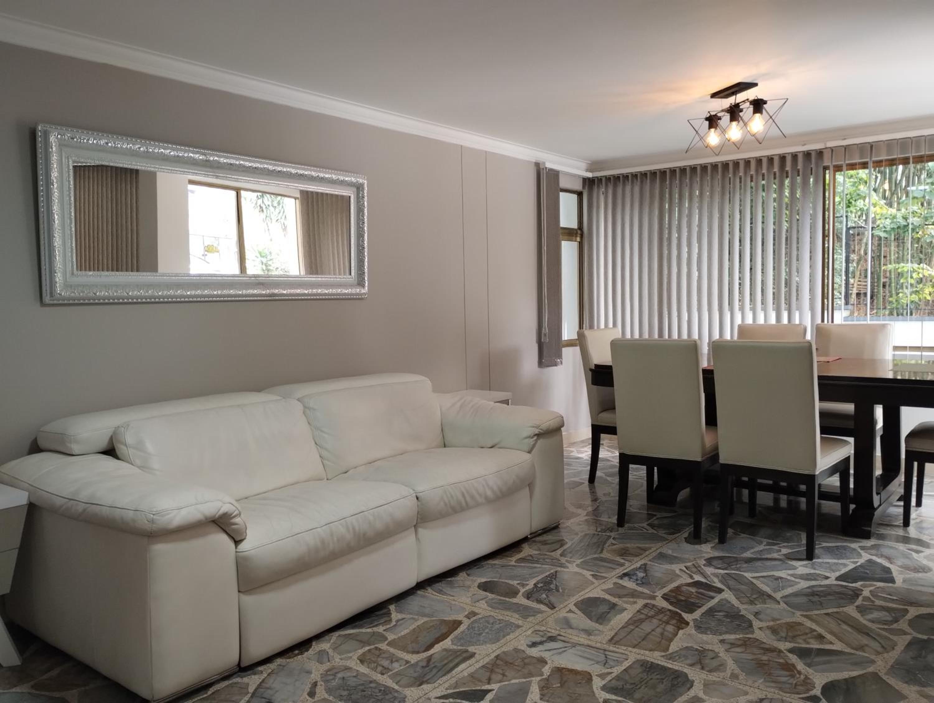 El Poblado, La Frontera (Apartamentos)