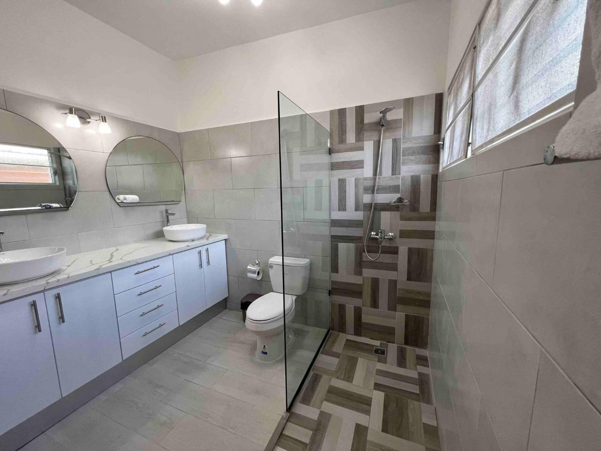 2BR Luxury Apartment in Heart Of Nightlife Area view 3