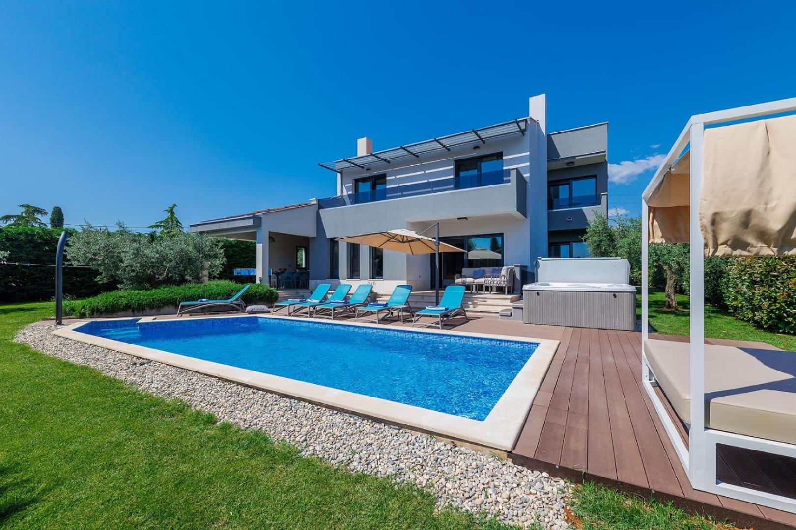 Villa Grande with Pool and Jacuzzi view 2