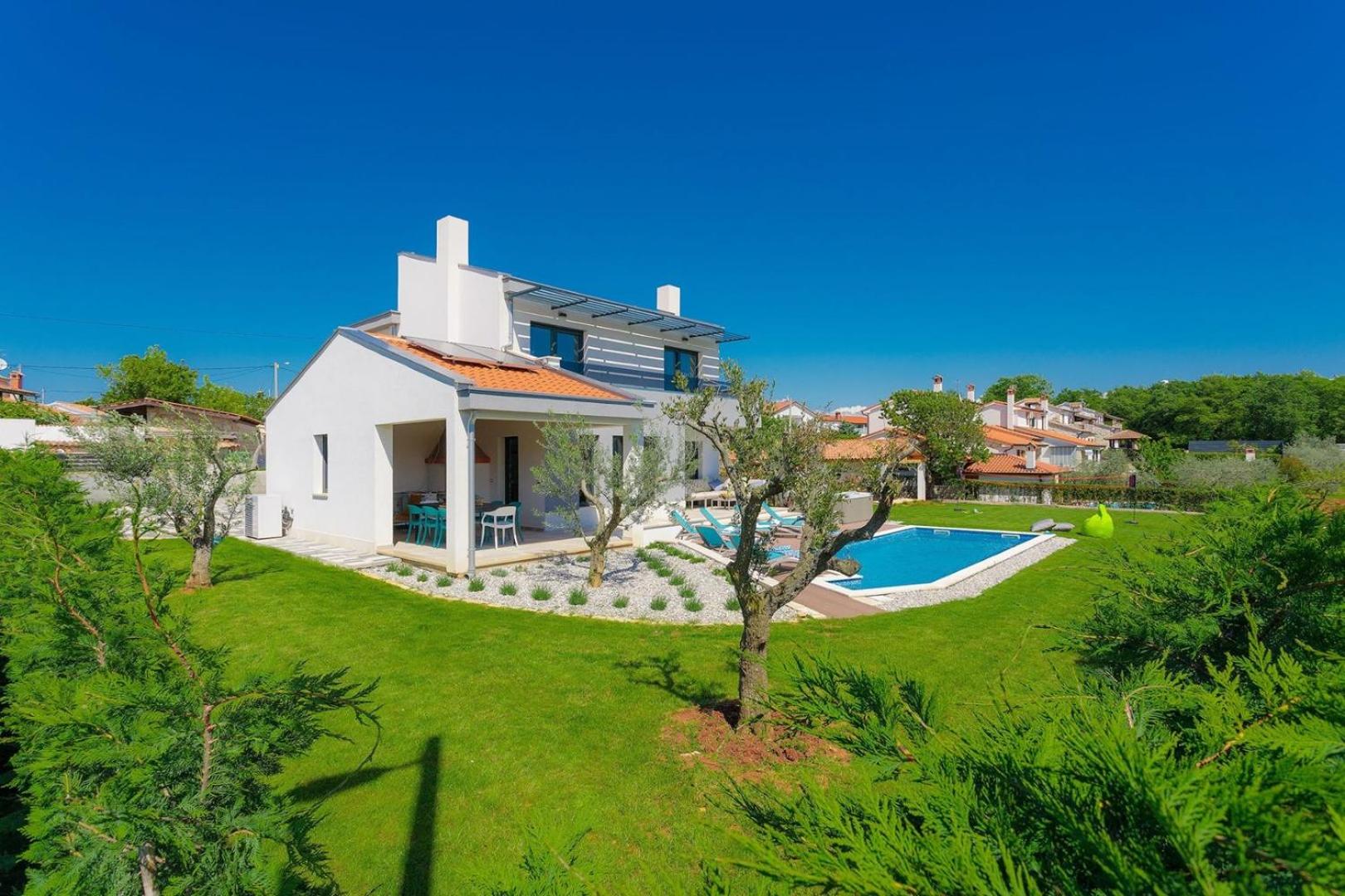Villa Grande with Pool and Jacuzzi view 3