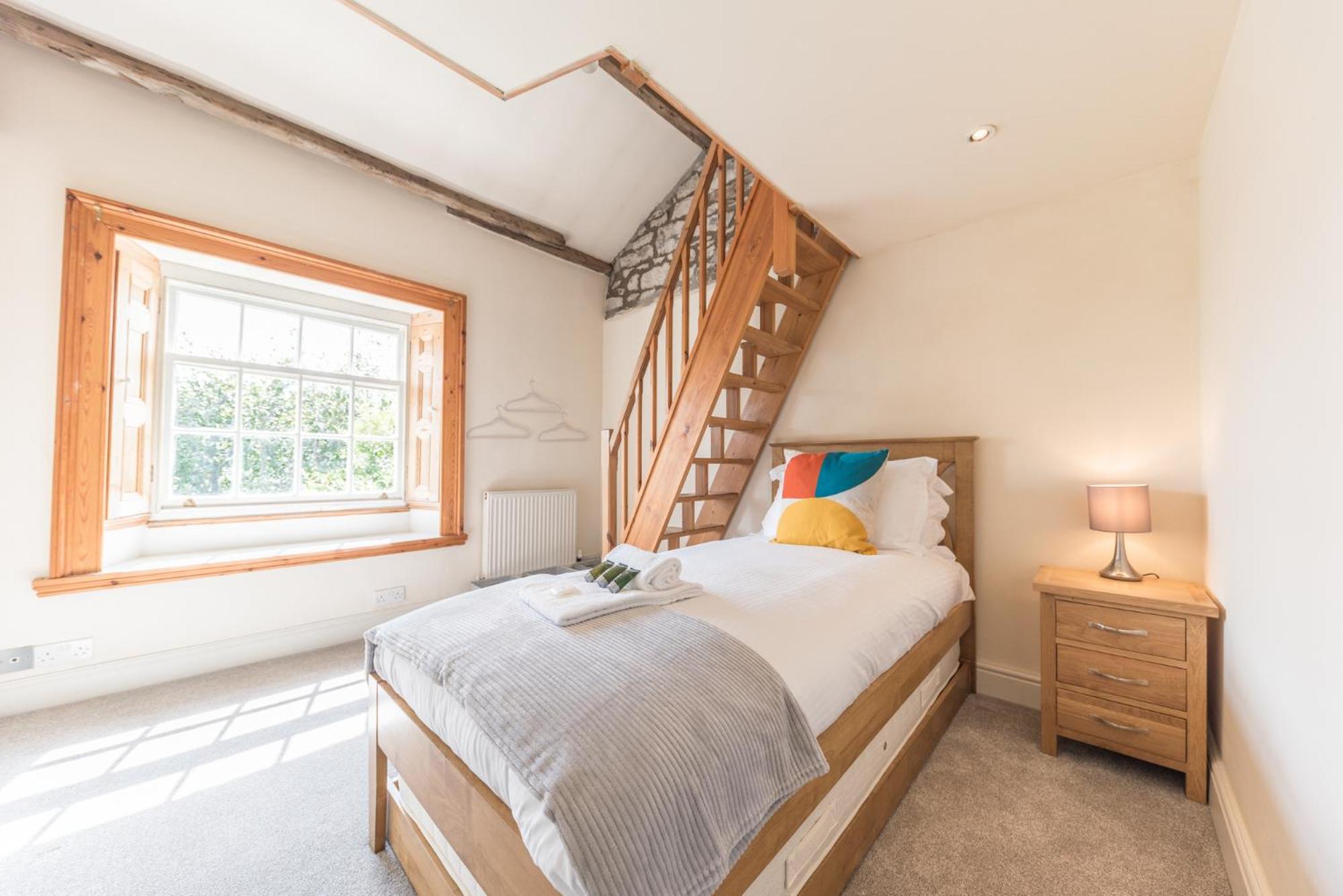 Central Kendal Georgian Home with private courtyard & free parking view 5