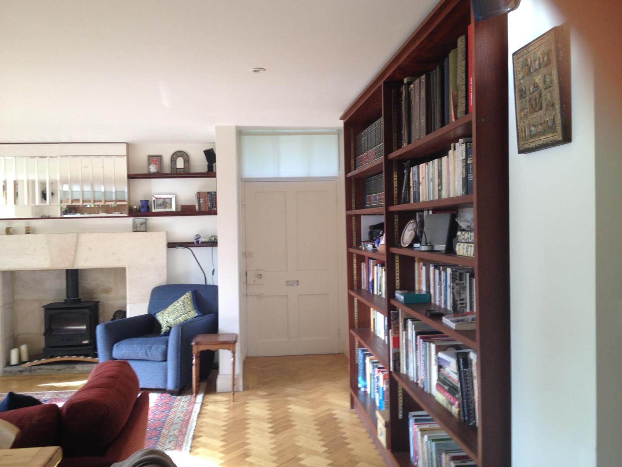 Luxury one bed garden flat-private parking view 4