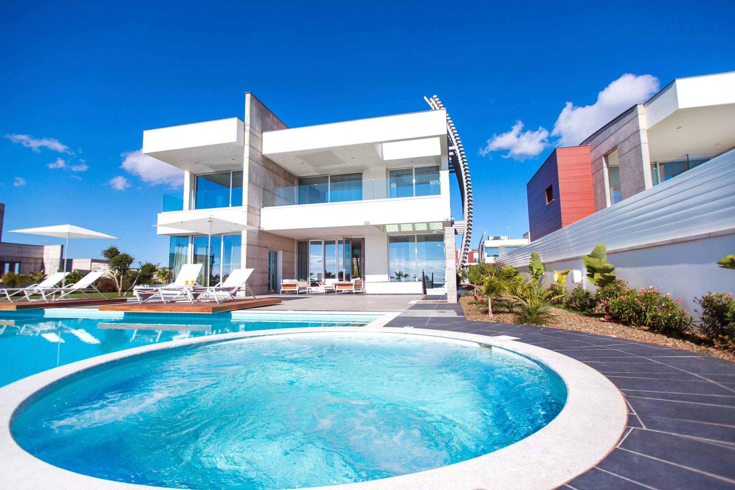 Beachfront Luxury Villa Glory