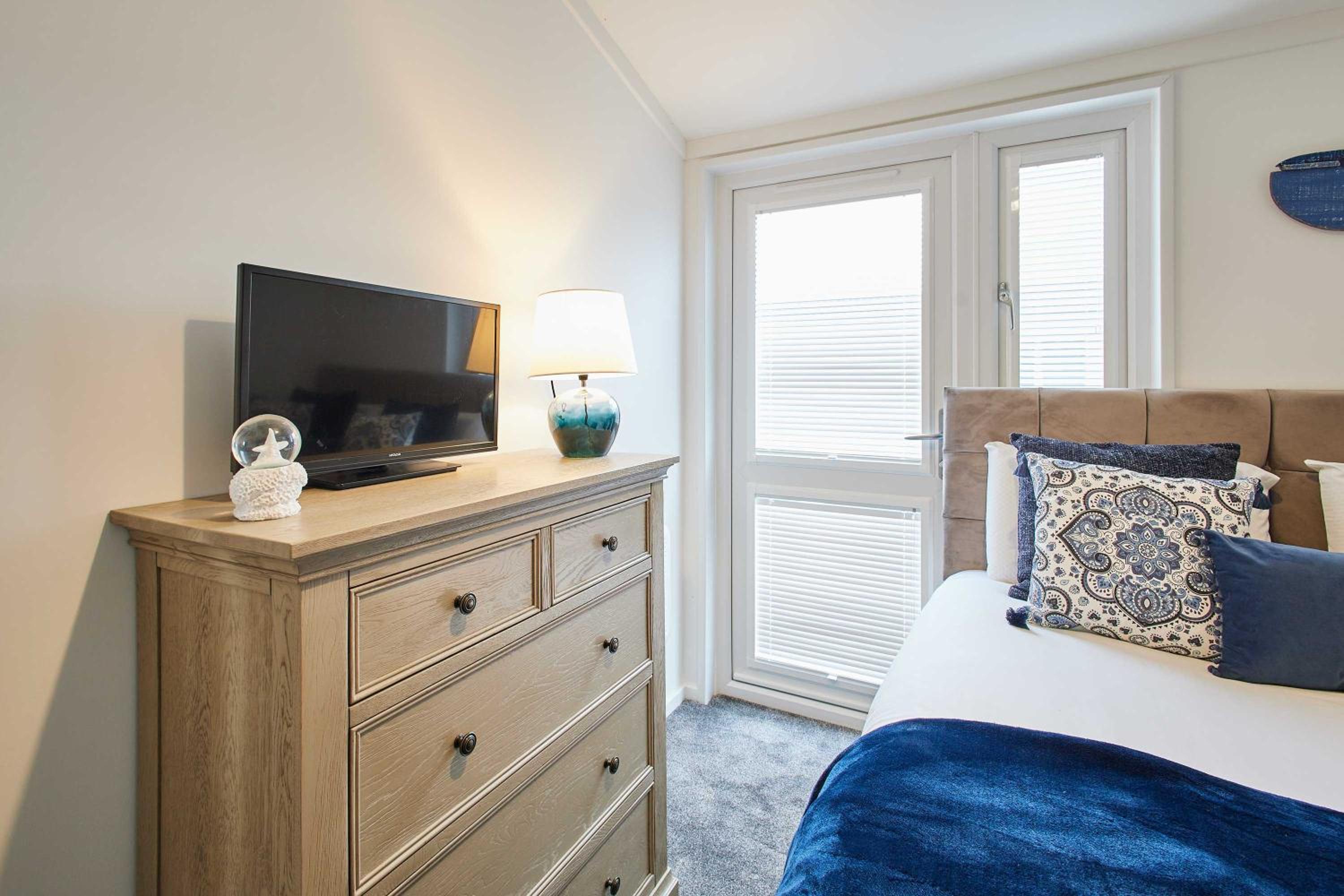 Host & Stay - Sea View Road view 3