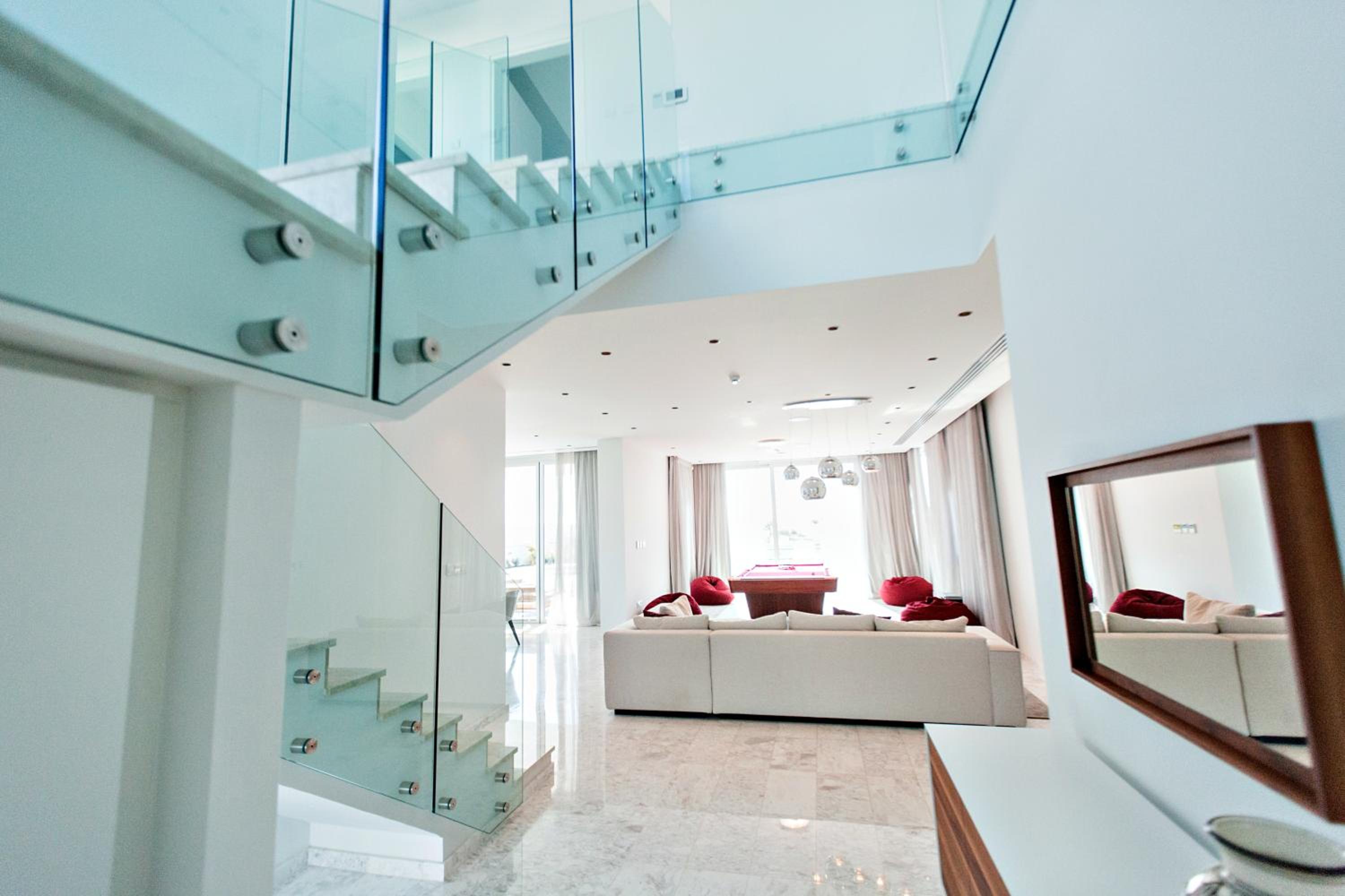 Beachfront Luxury Villa Glory