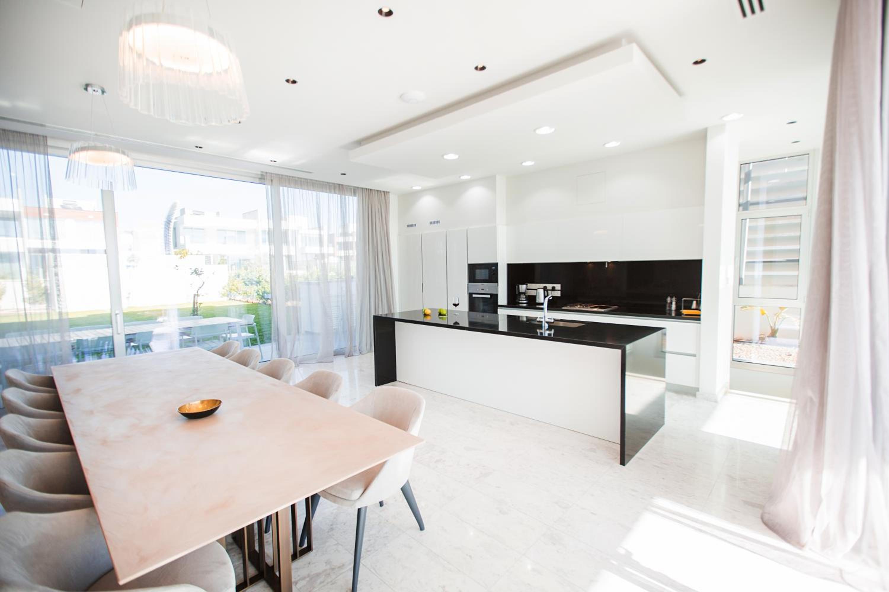 Beachfront Luxury Villa Glory