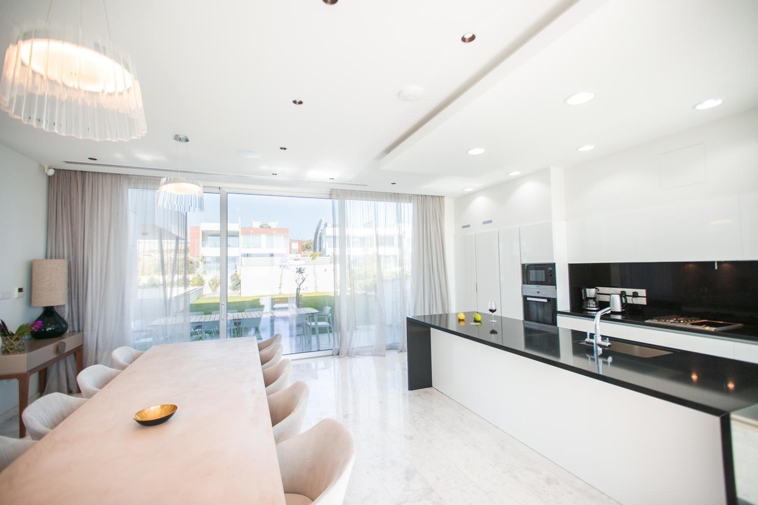 Beachfront Luxury Villa Glory
