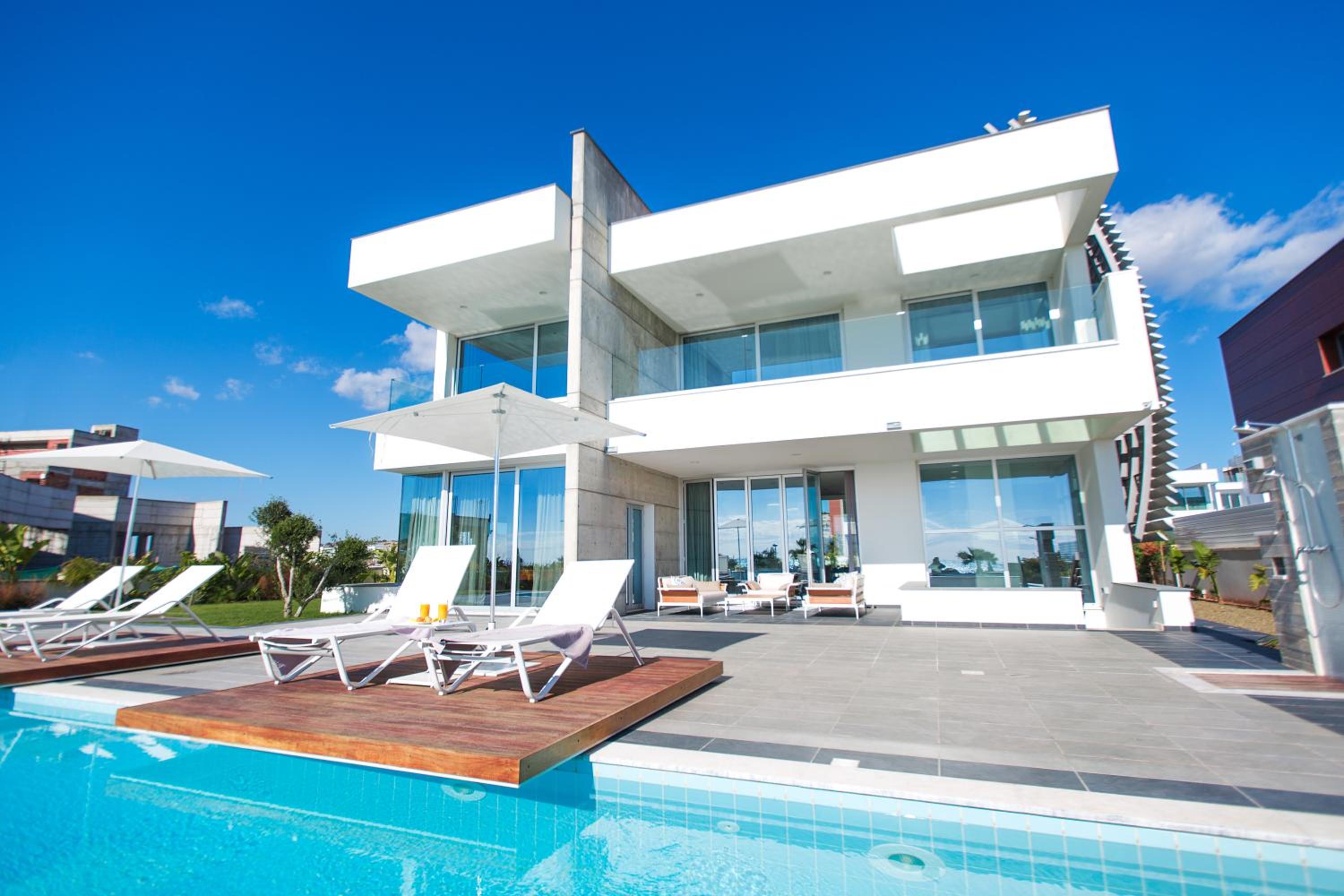 Beachfront Luxury Villa Glory