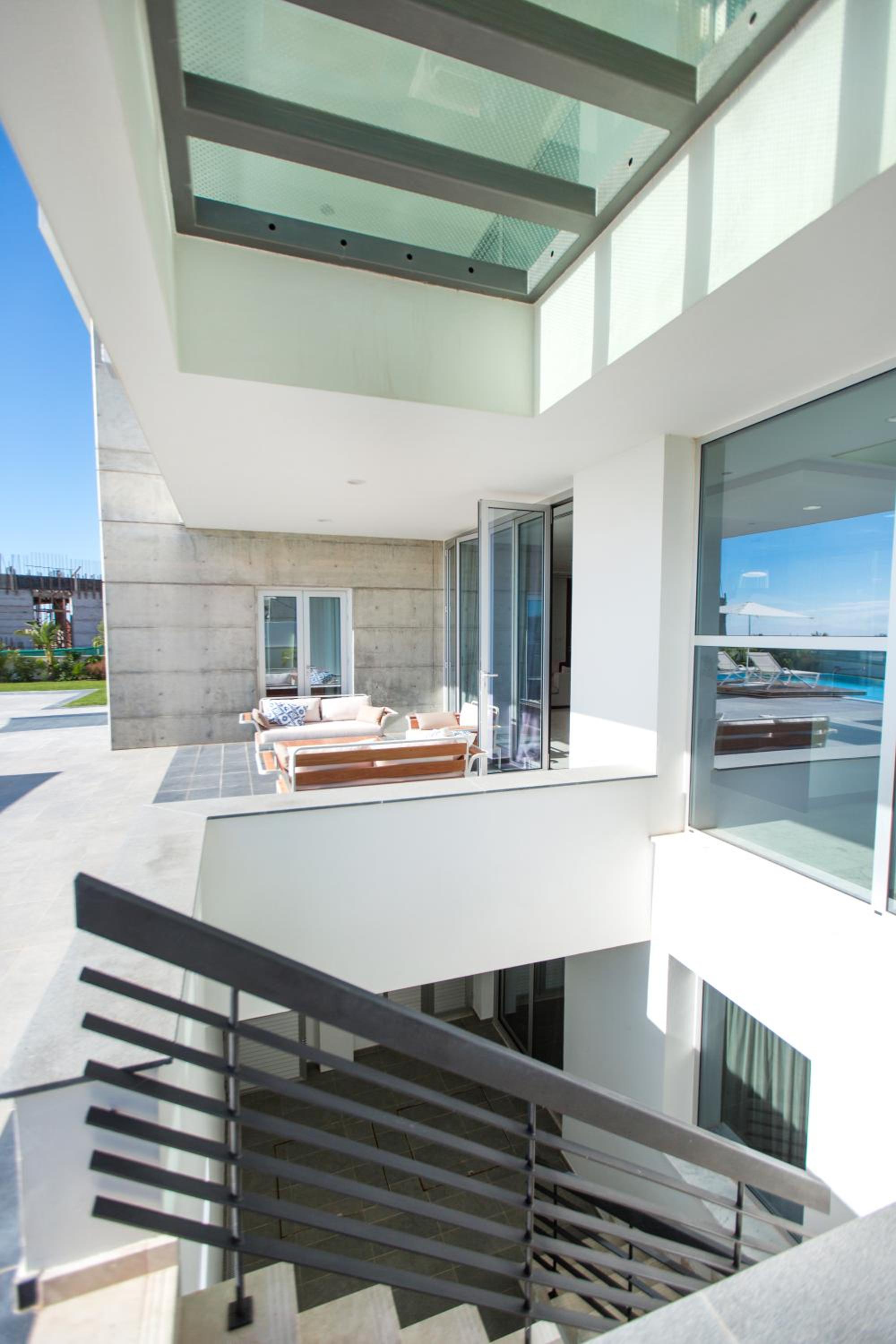 Beachfront Luxury Villa Glory