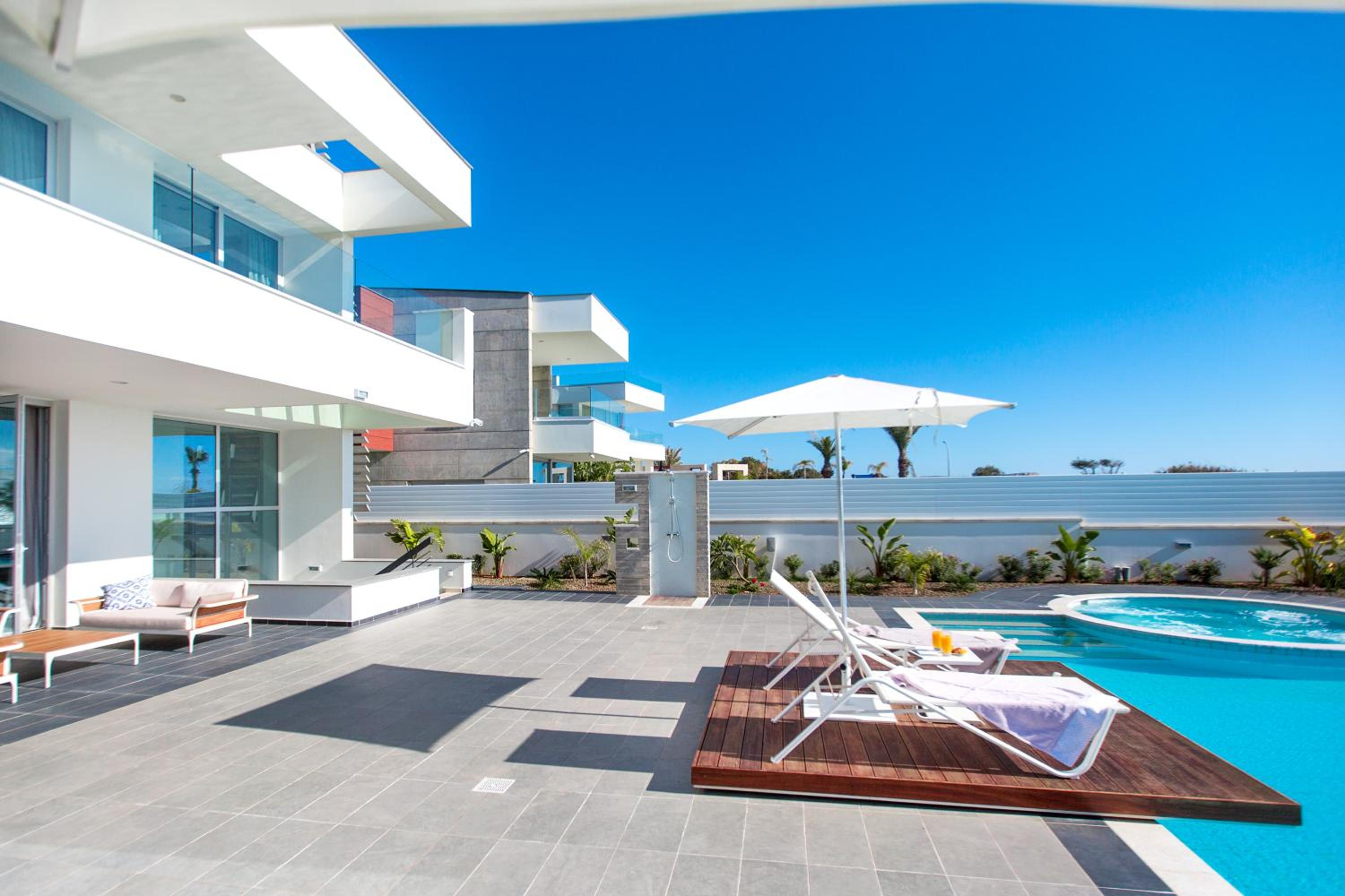 Beachfront Luxury Villa Glory