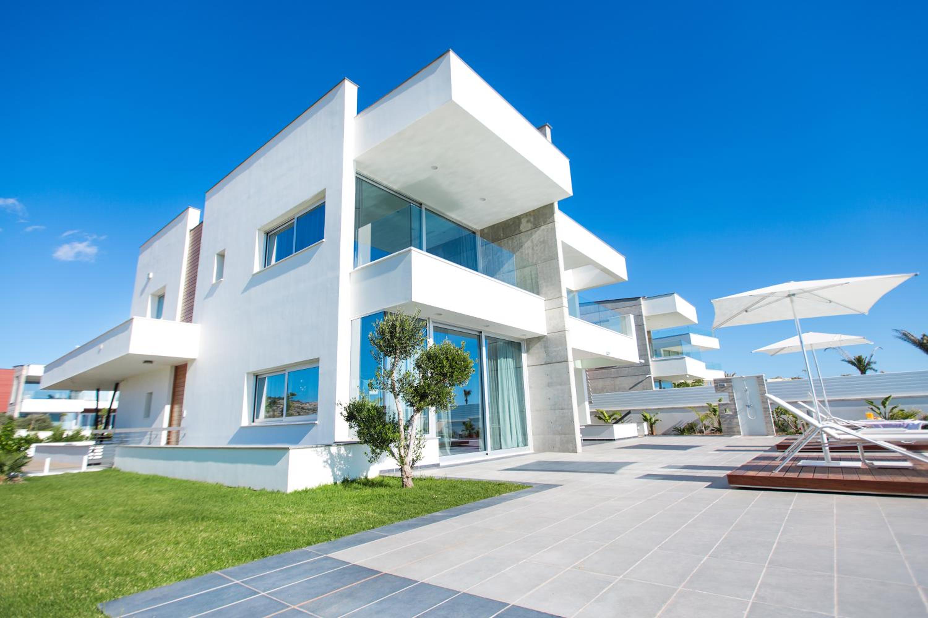 Beachfront Luxury Villa Glory