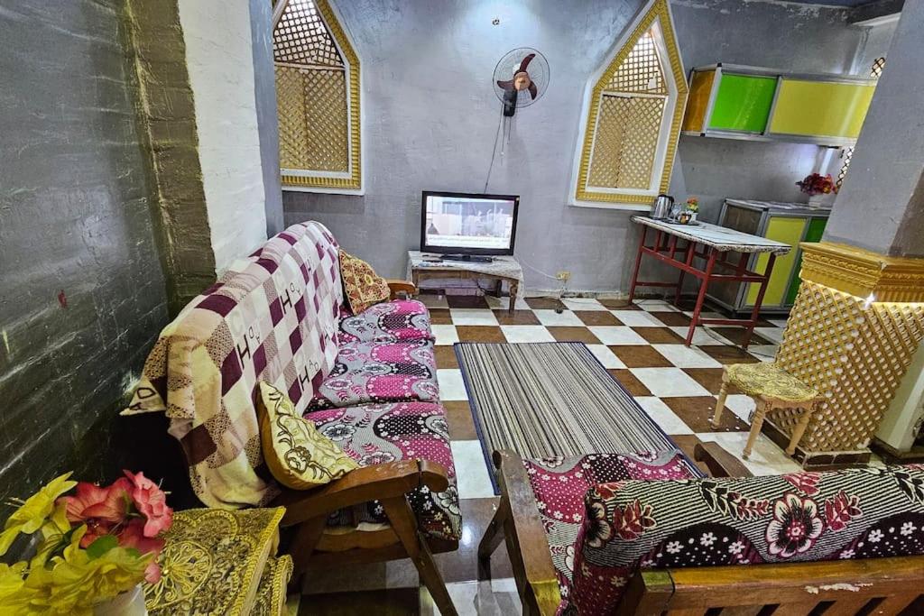 Comfy Hostel-Style Home Near Pyramids