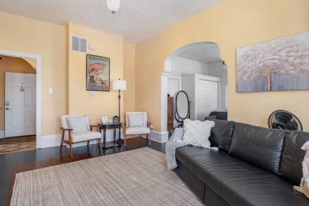 Beautiful downstairs 1bed 1bth charmer- Pet Friendly view 5