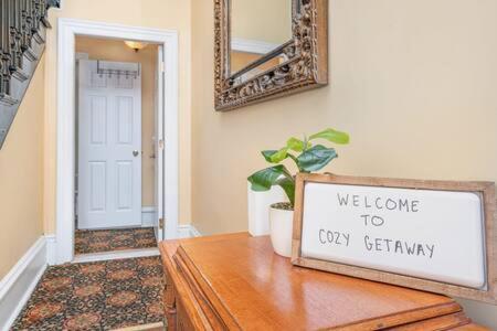 Downtown 5Bed Walking Distance to Beach Sleeps 16 view 2
