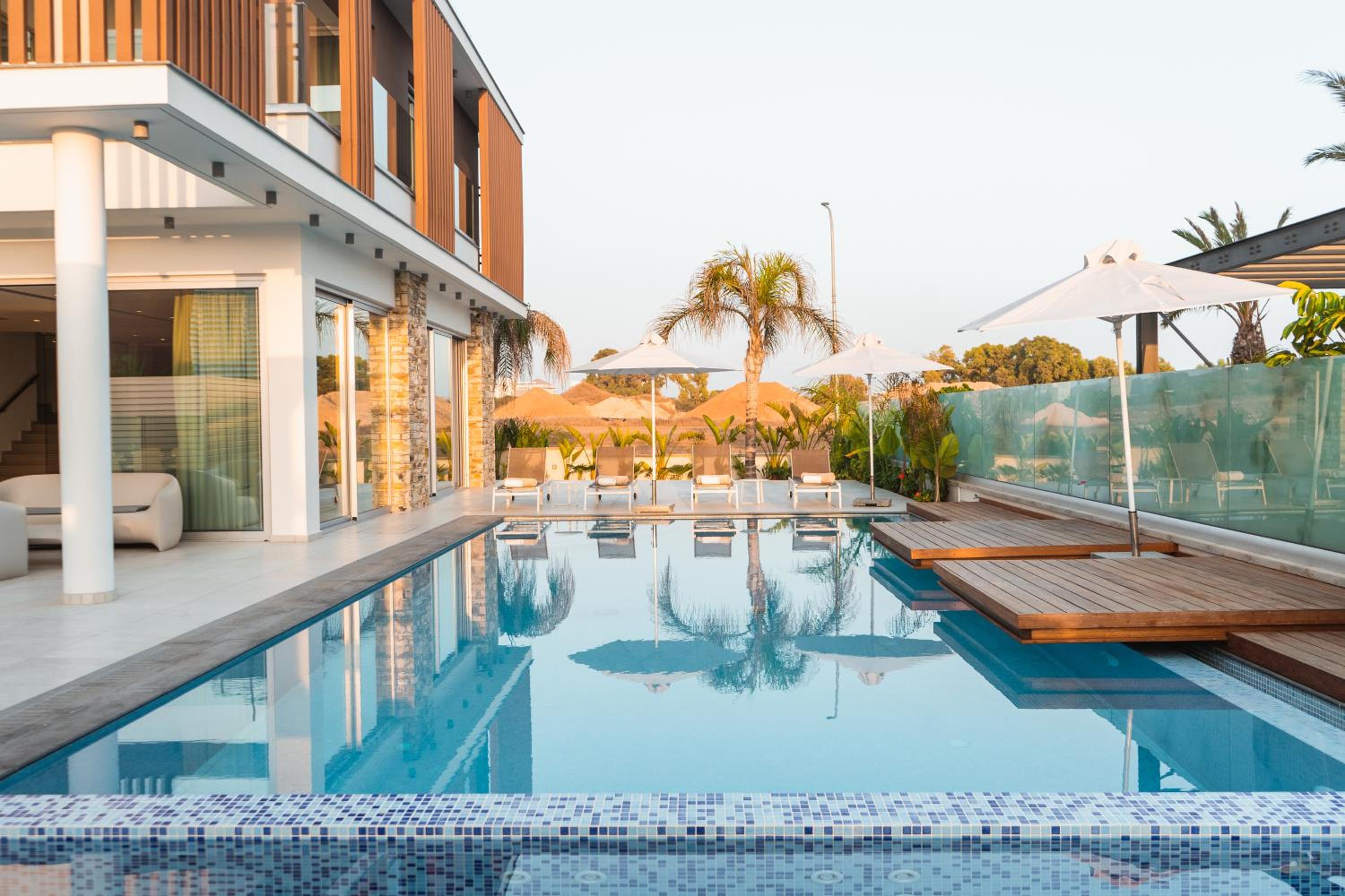 Beachfront Luxury Villa Glory