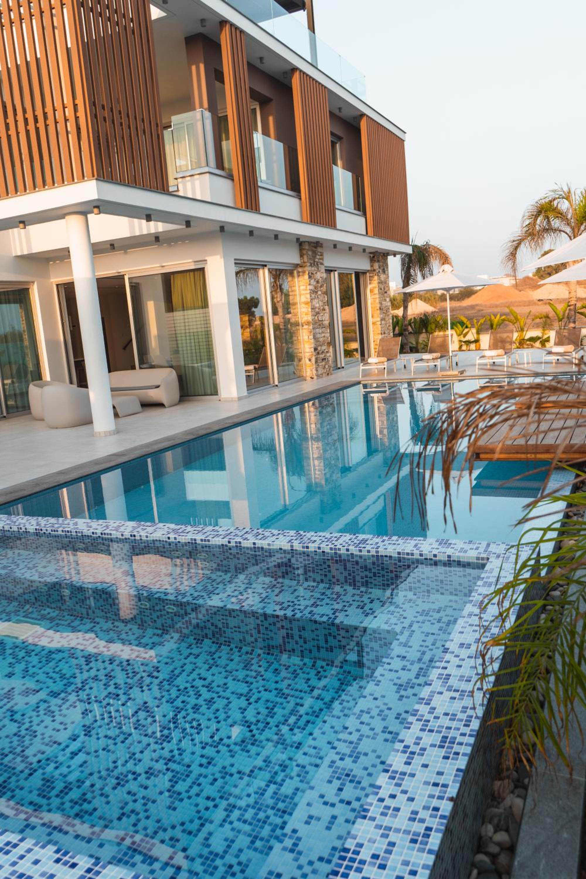 Beachfront Luxury Villa Glory