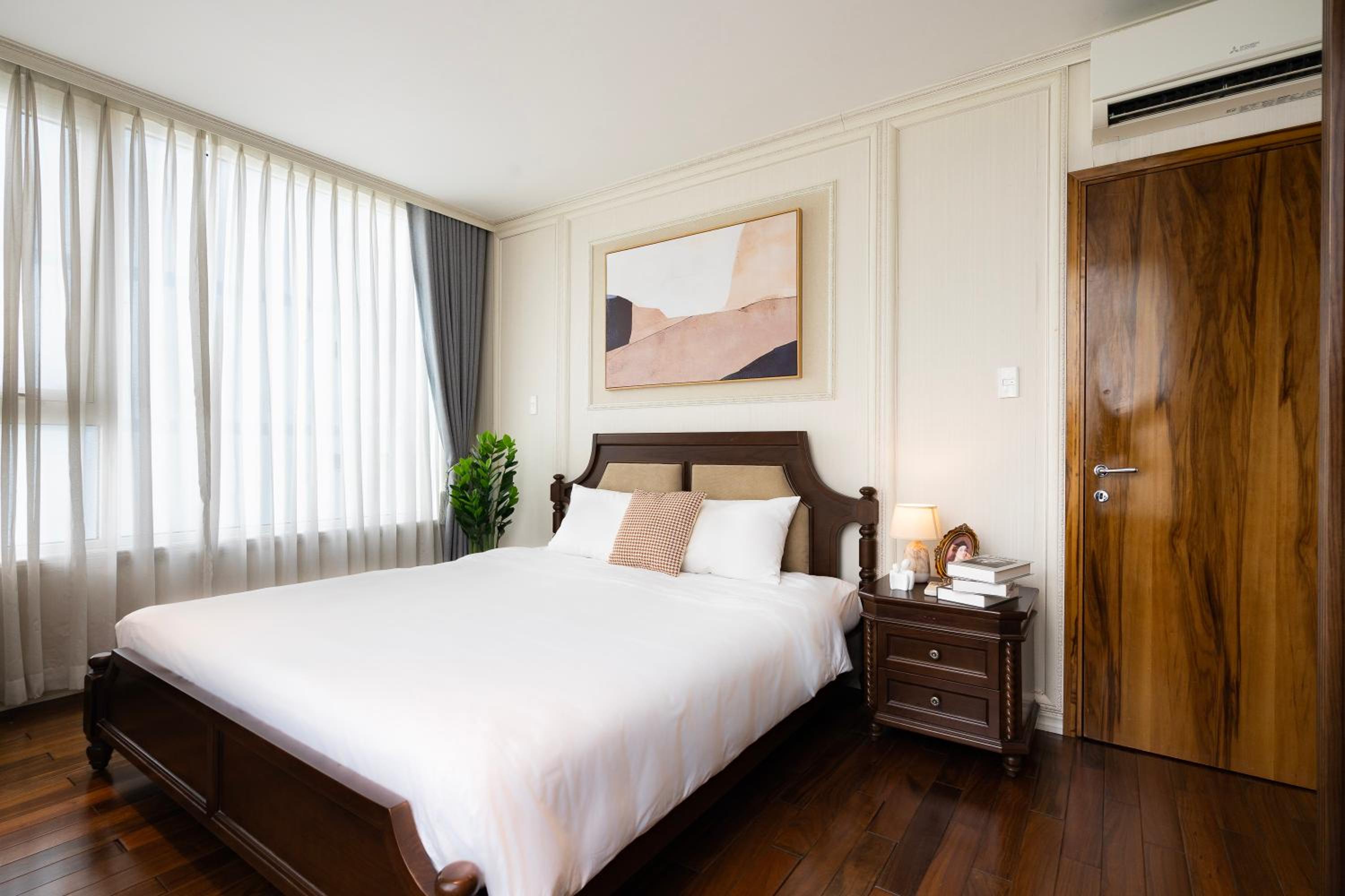 Leman Luxury 3 BR Apartment by Chloe