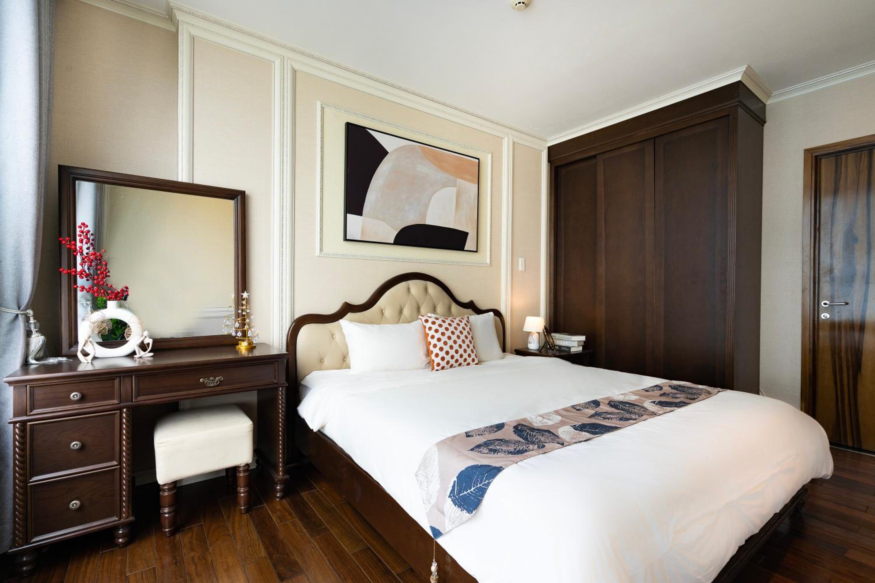 Leman Luxury 3 BR Apartment by Chloe