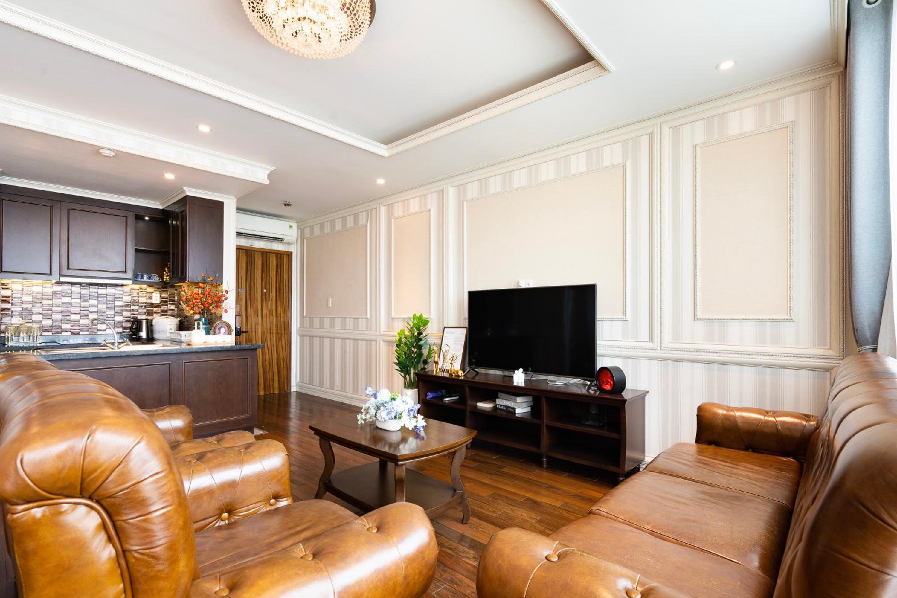 Leman Luxury 3 BR Apartment by Chloe