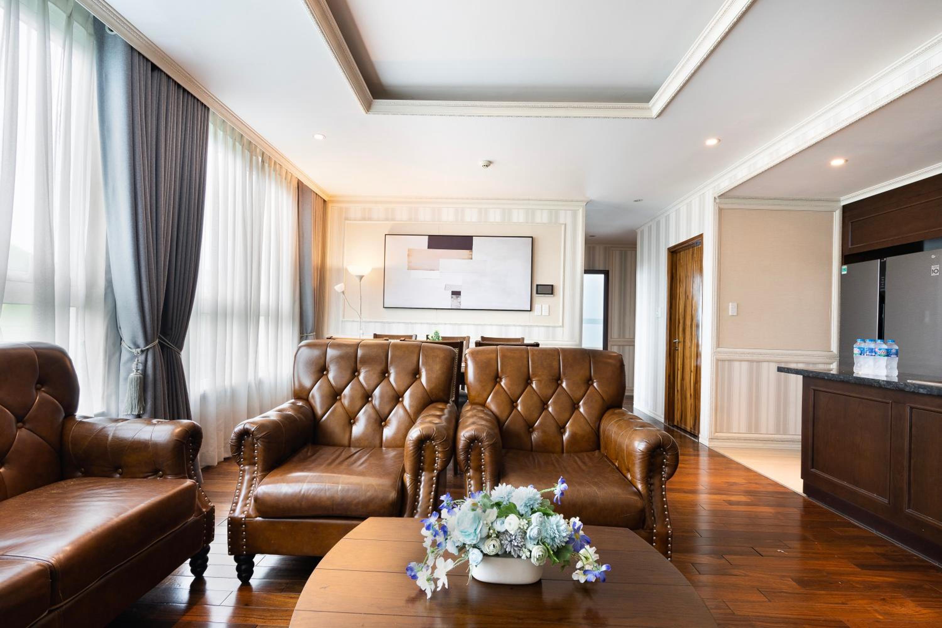 Leman Luxury 3 BR Apartment by Chloe