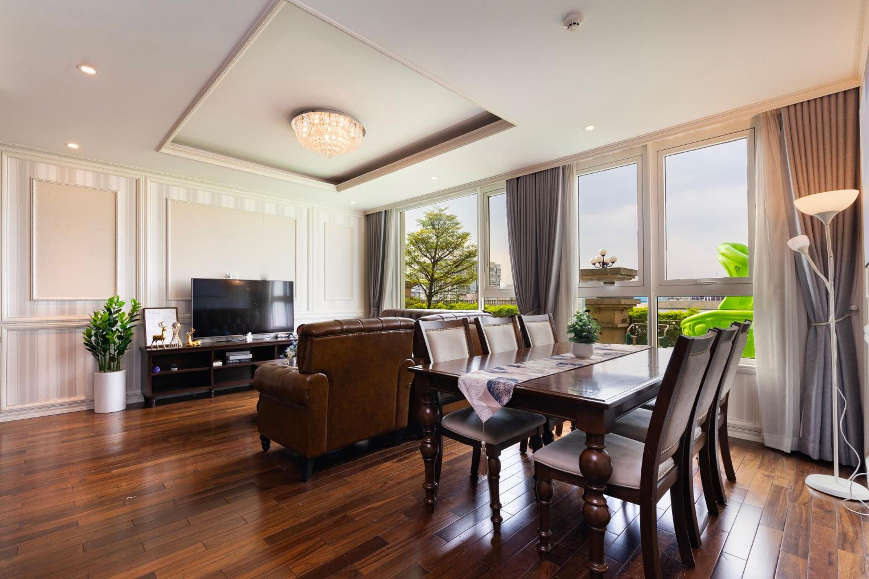 Leman Luxury 3 BR Apartment by Chloe
