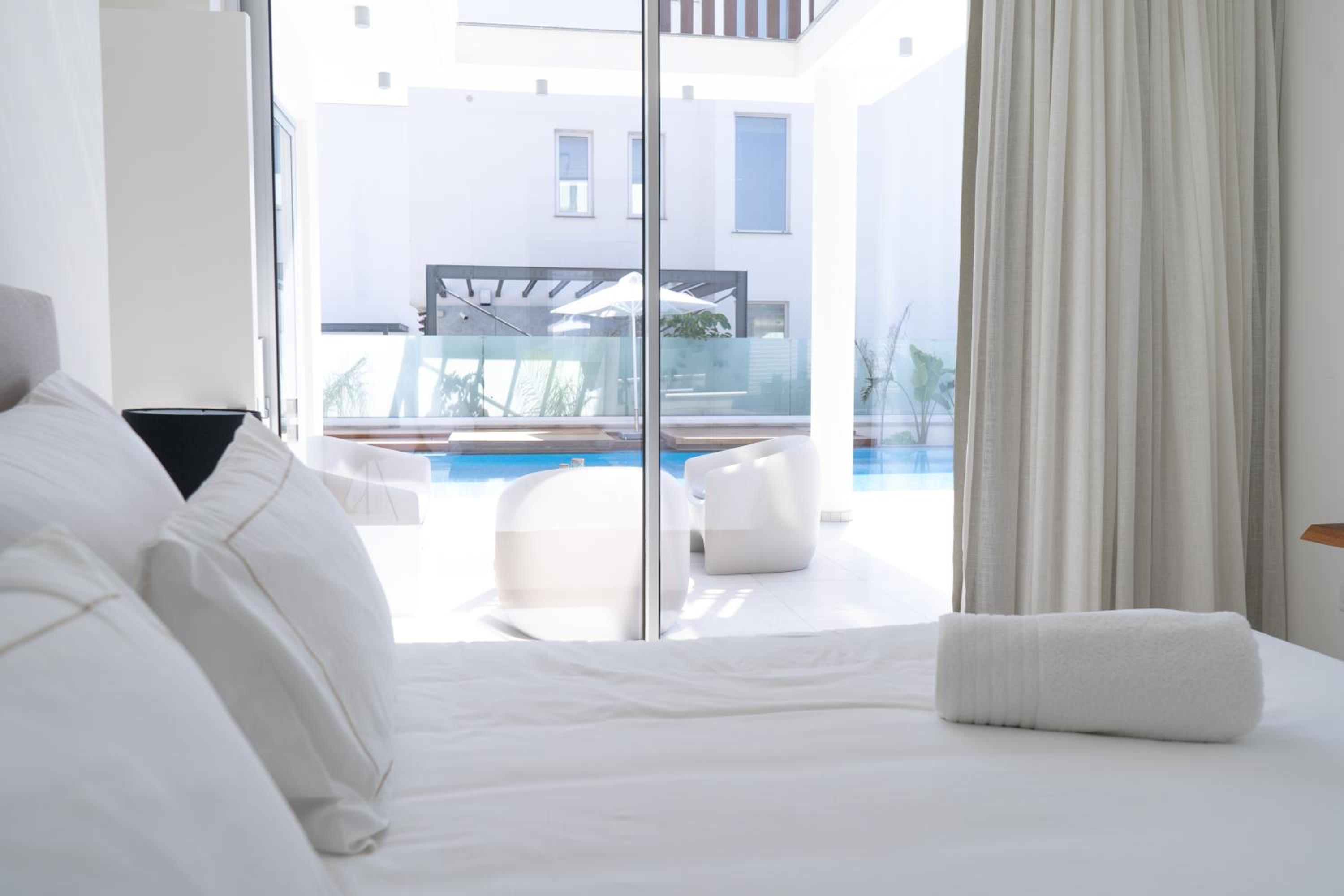 Beachfront Luxury Villa Glory