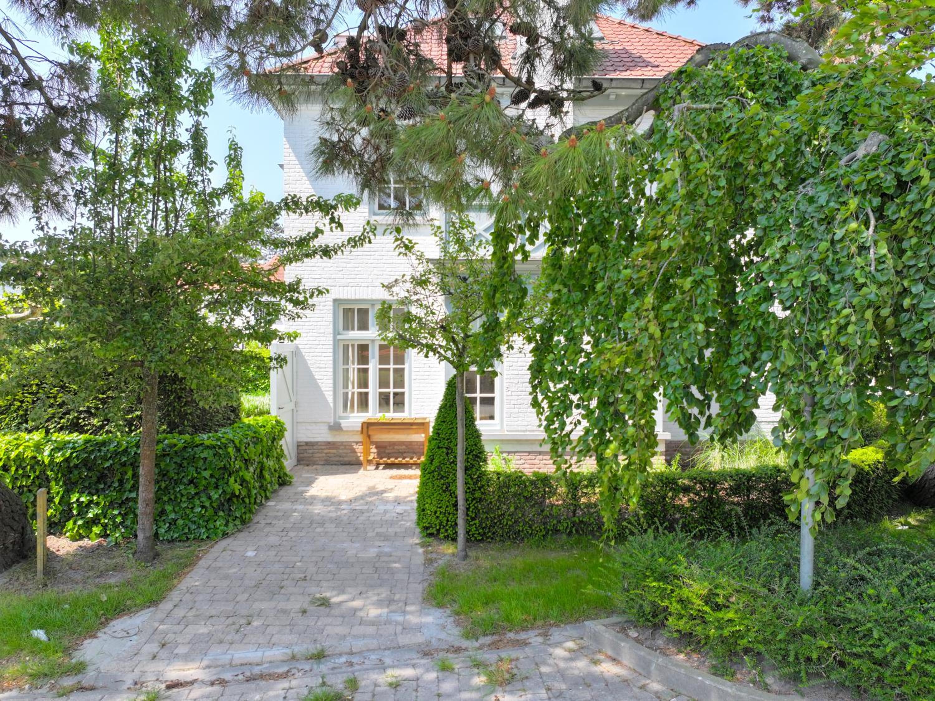 Spacious charming townhouse in old Knokke