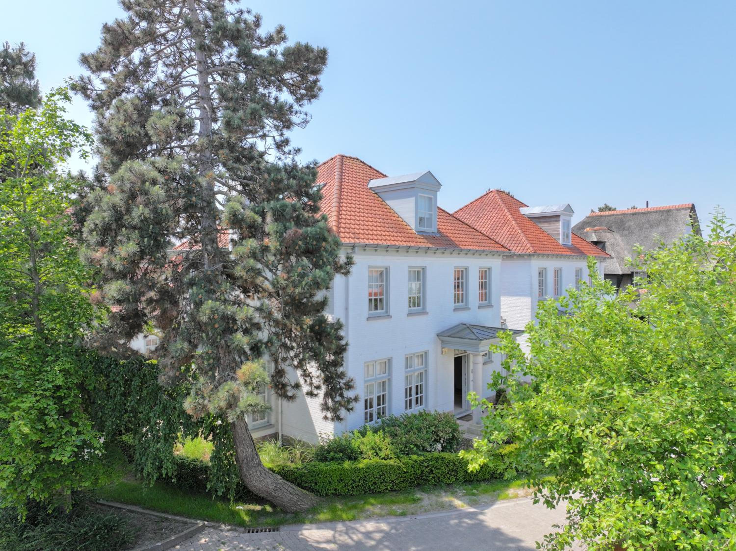 Spacious charming townhouse in old Knokke