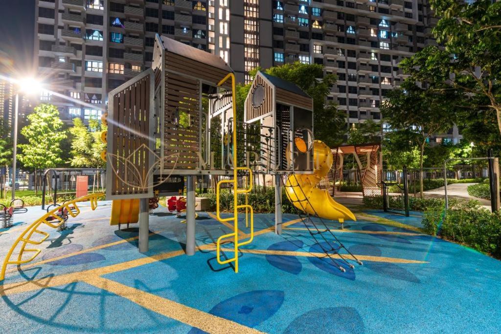 7INN KL near MRT Velocity Mall M Vertical