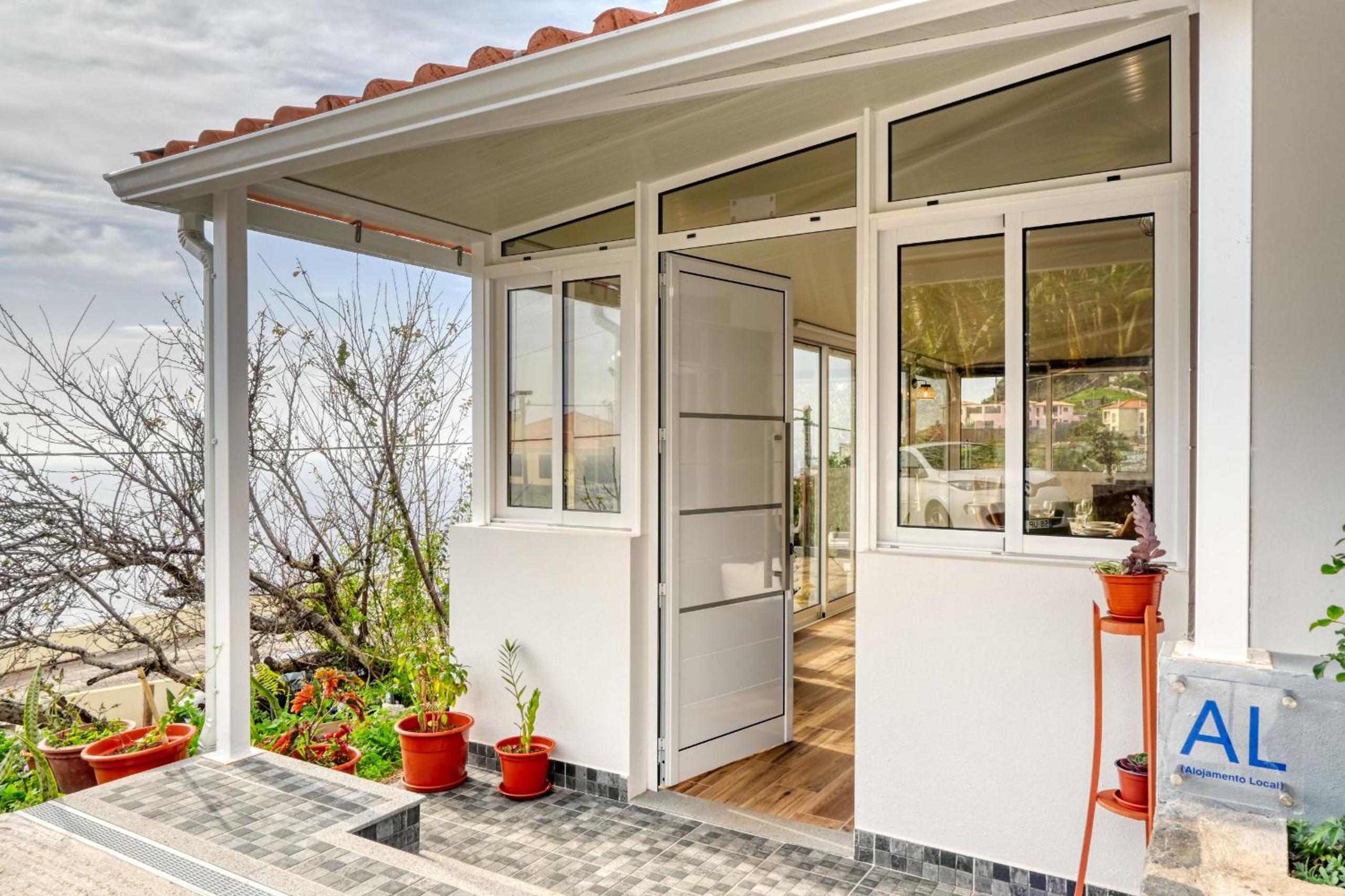 Atlantic View, a Home in Madeira view 4