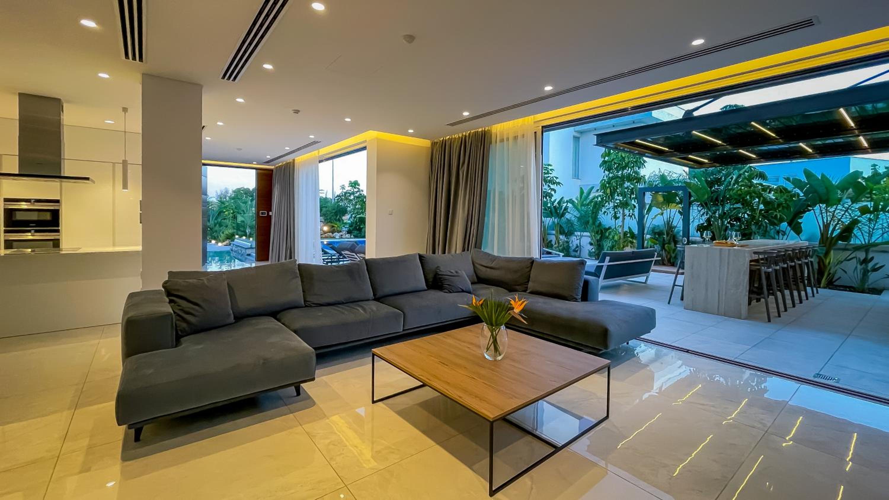 Beachfront Luxury Villa Glory