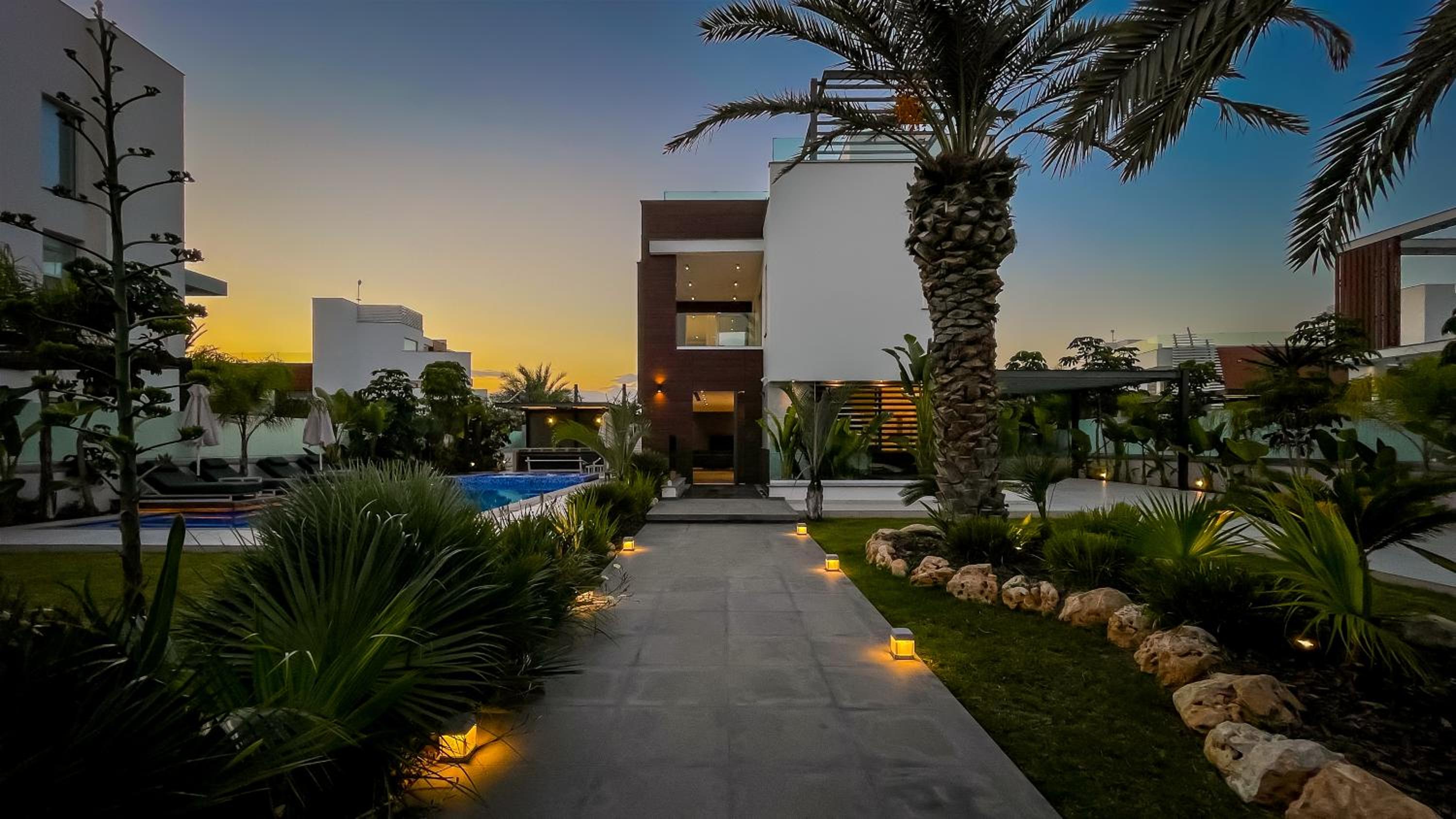 Beachfront Luxury Villa Glory