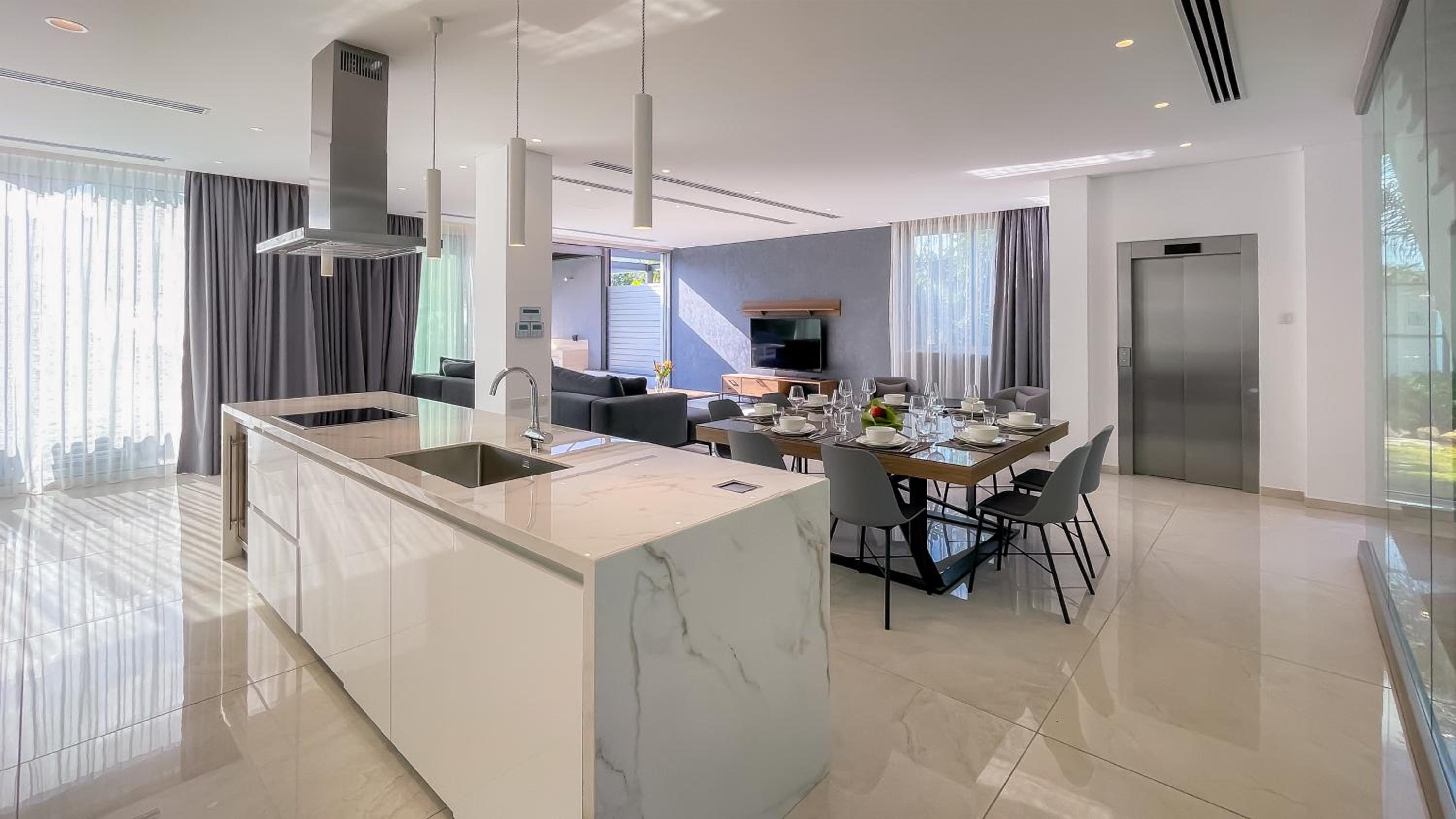 Beachfront Luxury Villa Glory