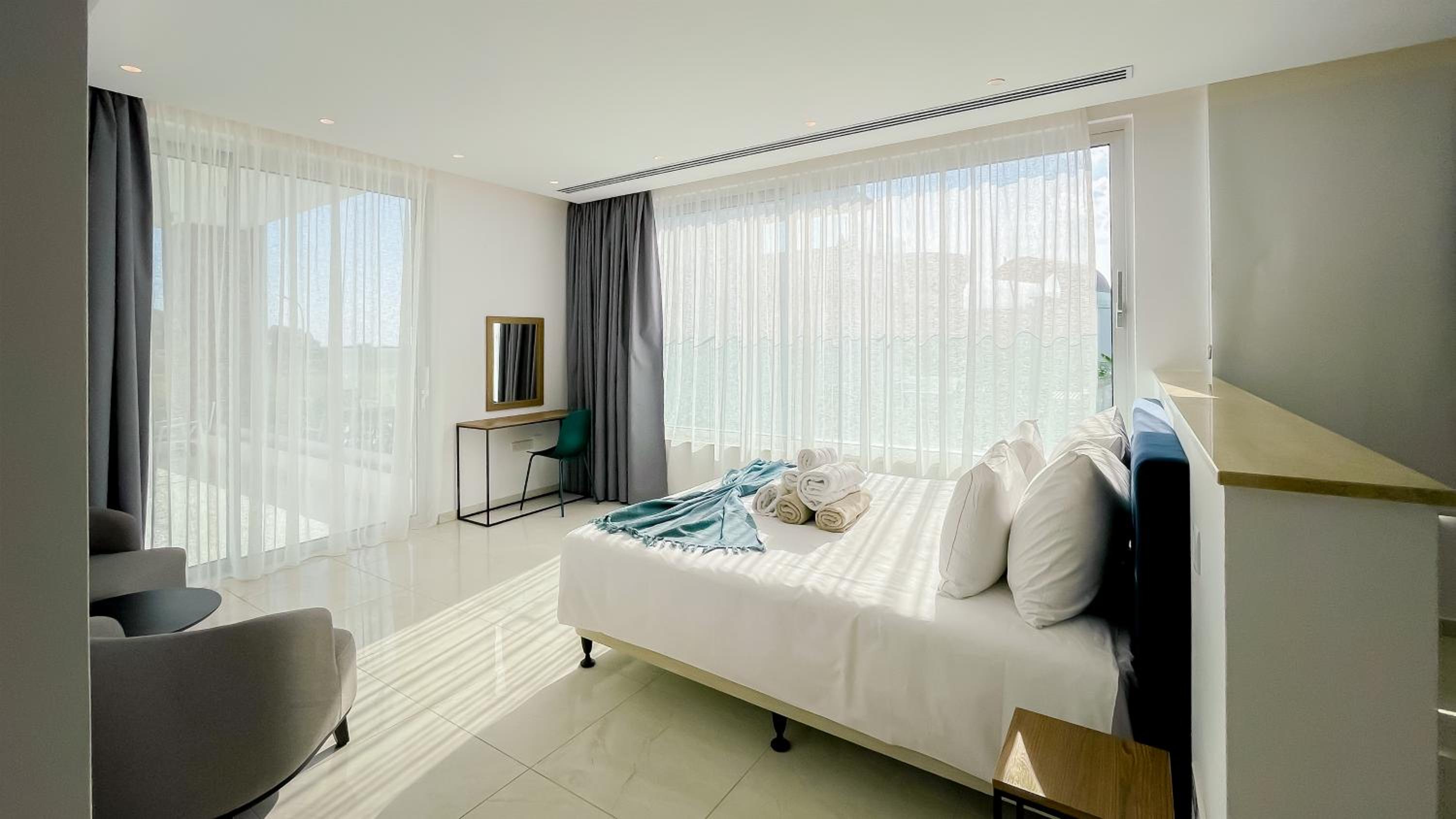 Beachfront Luxury Villa Glory