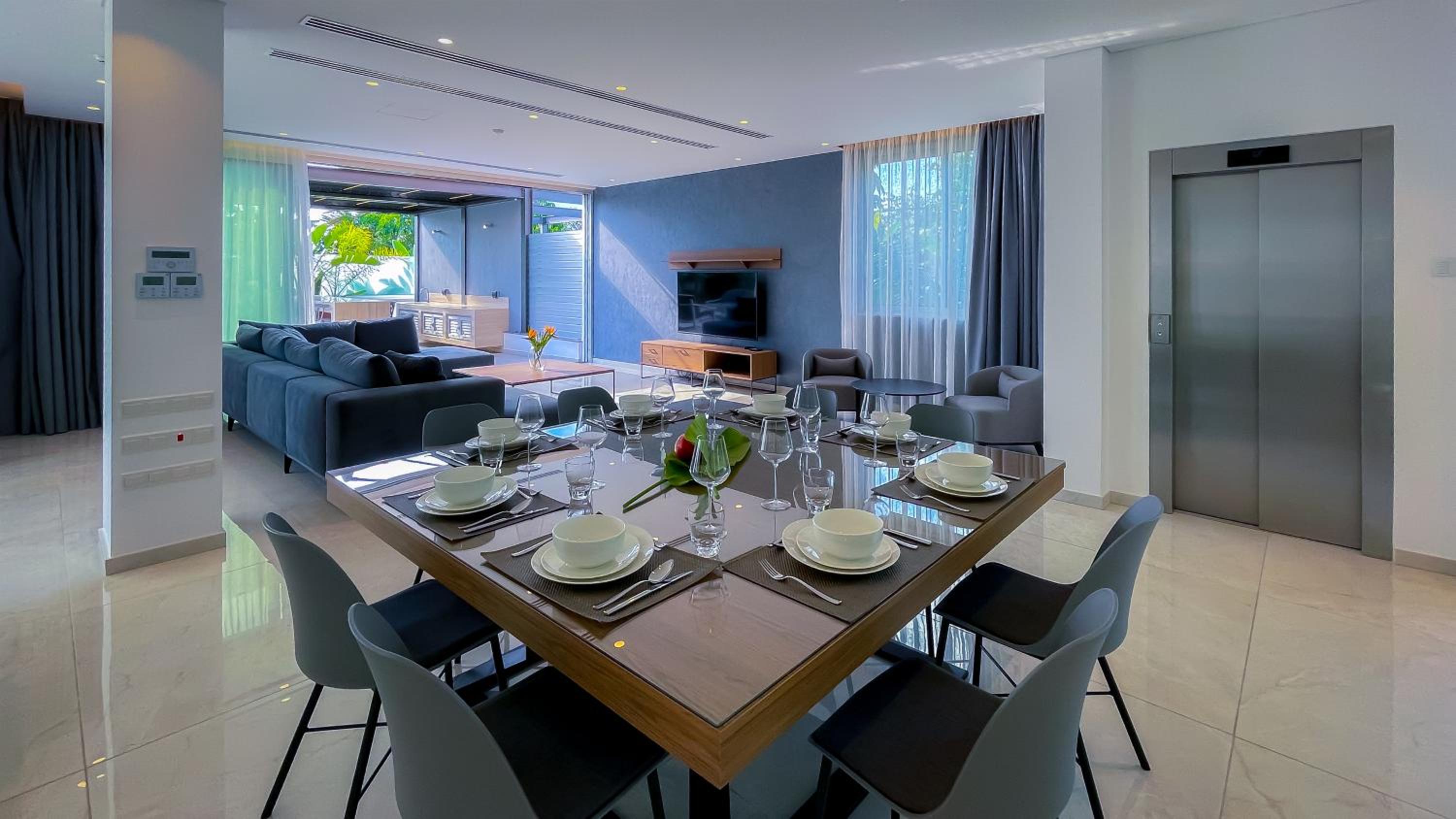 Beachfront Luxury Villa Glory