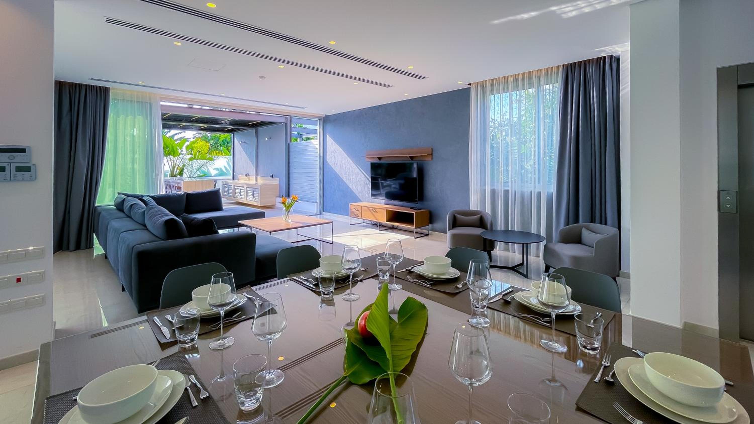 Beachfront Luxury Villa Glory