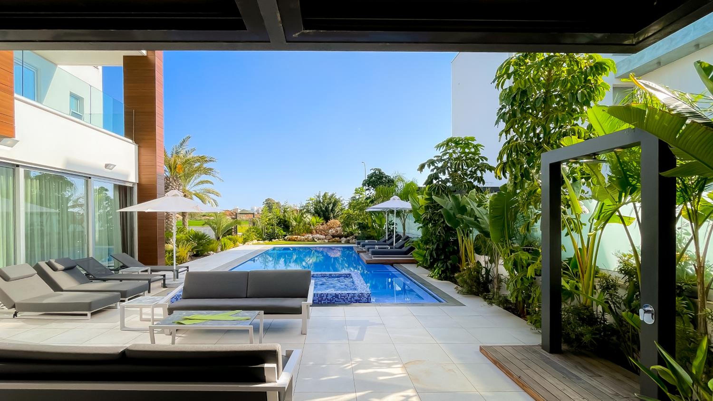 Beachfront Luxury Villa Glory