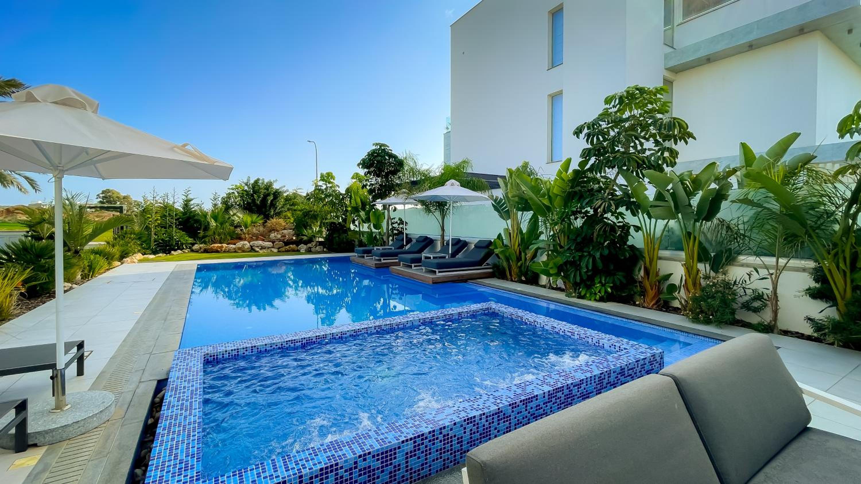 Beachfront Luxury Villa Glory