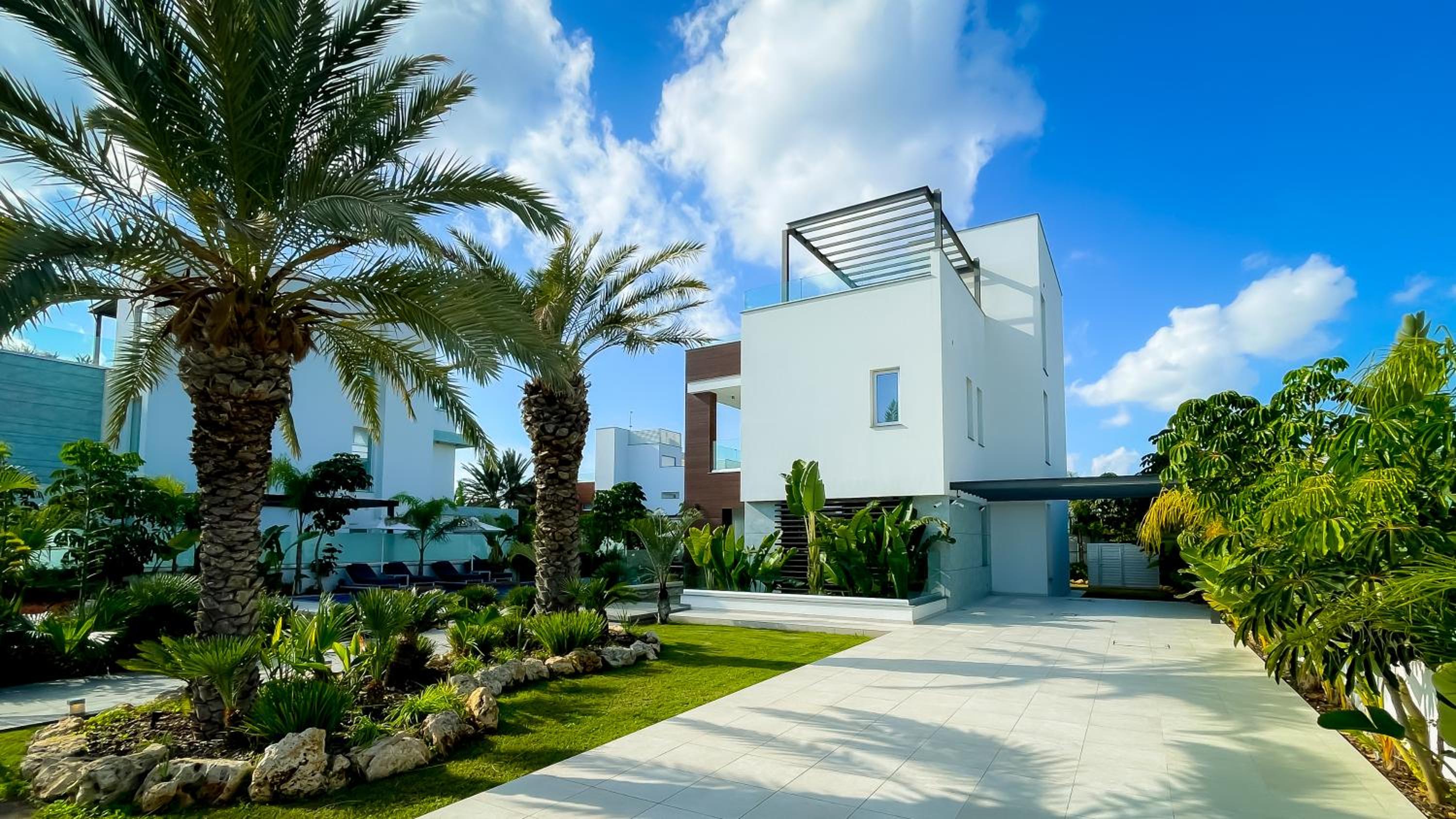 Beachfront Luxury Villa Glory