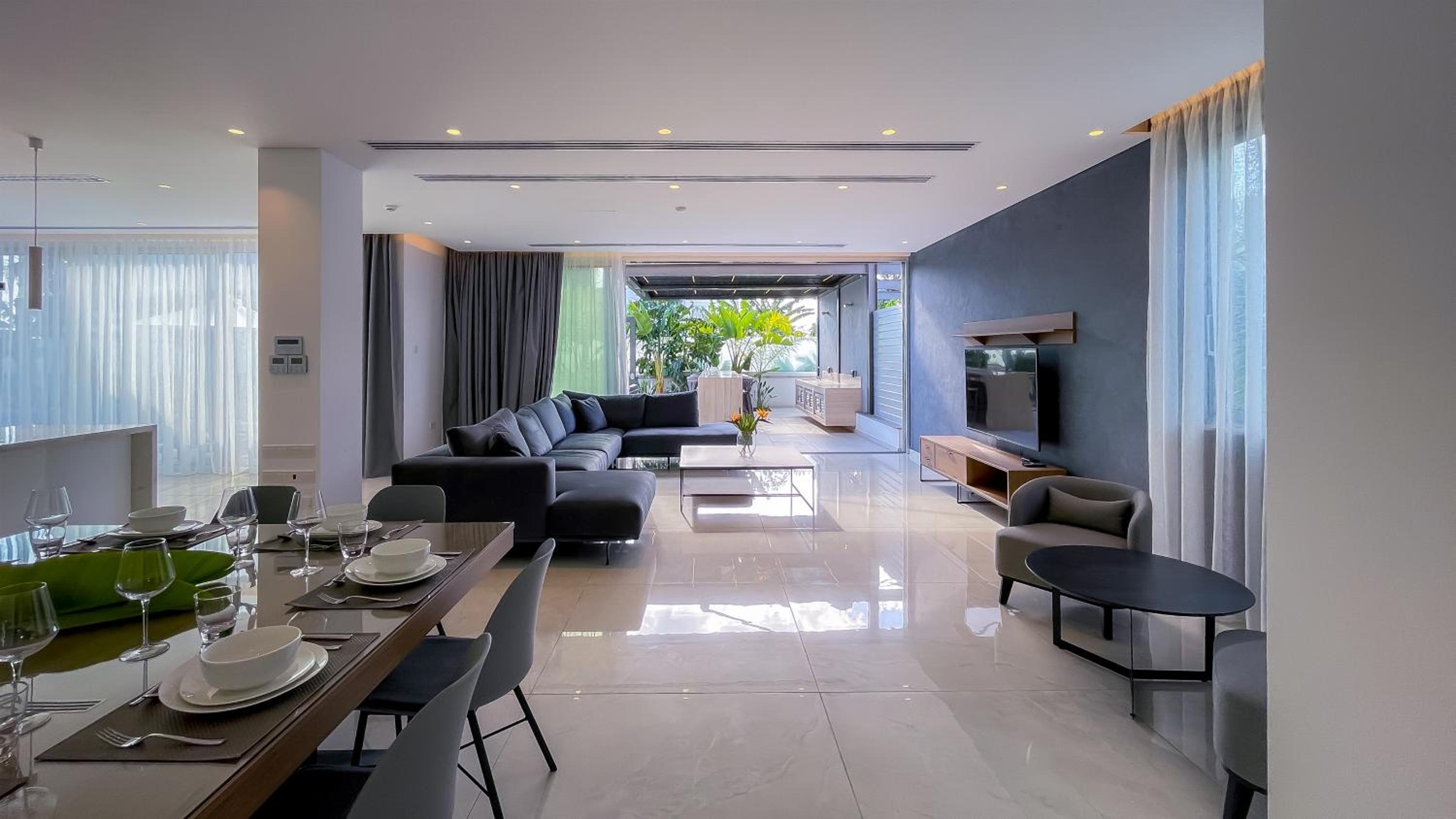 Beachfront Luxury Villa Glory