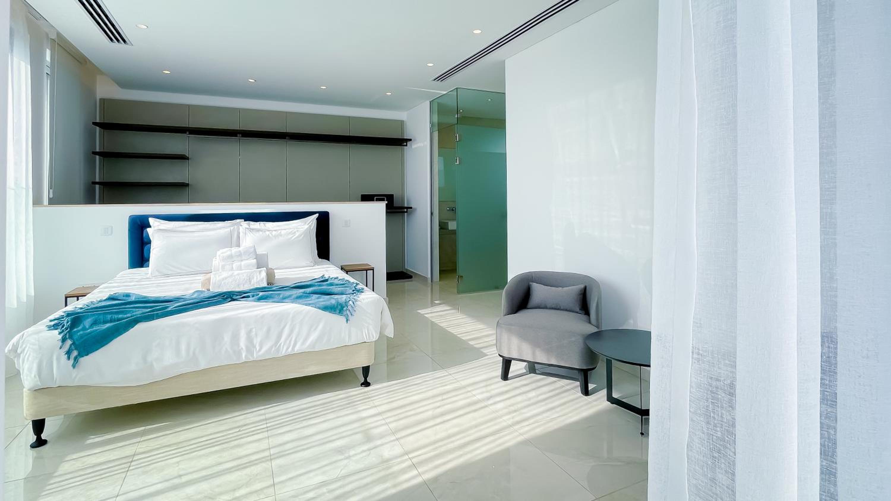 Beachfront Luxury Villa Glory