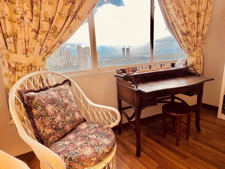 Penthouse Aloha Tower Near Danga Bay@ 8-10Pax