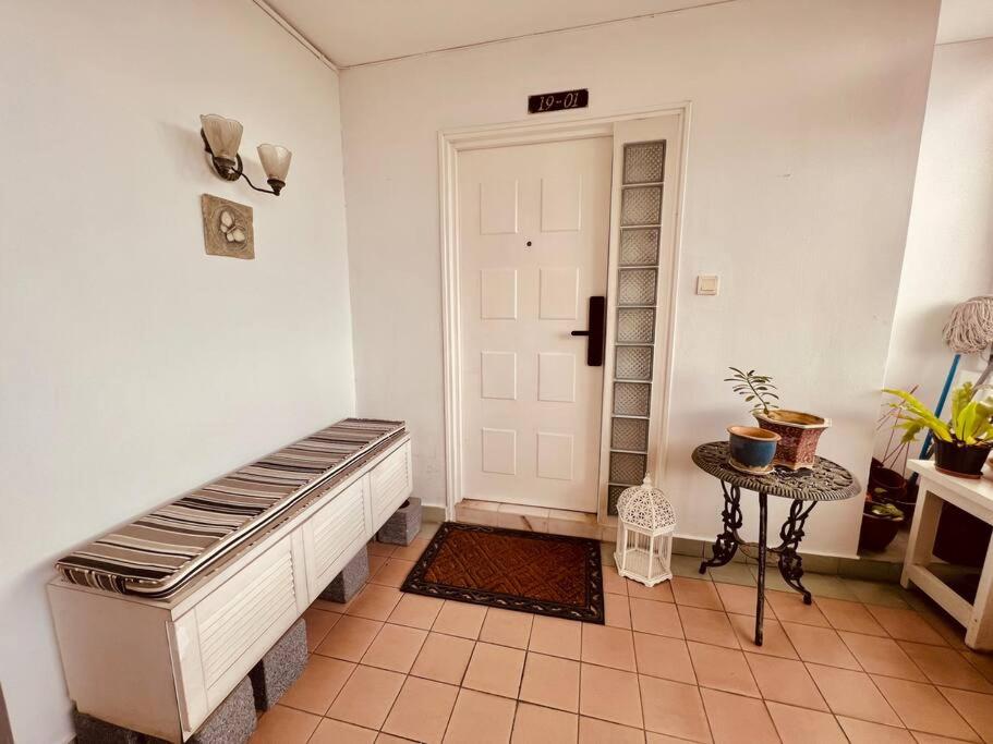 Penthouse Aloha Tower Near Danga Bay@ 8-10Pax
