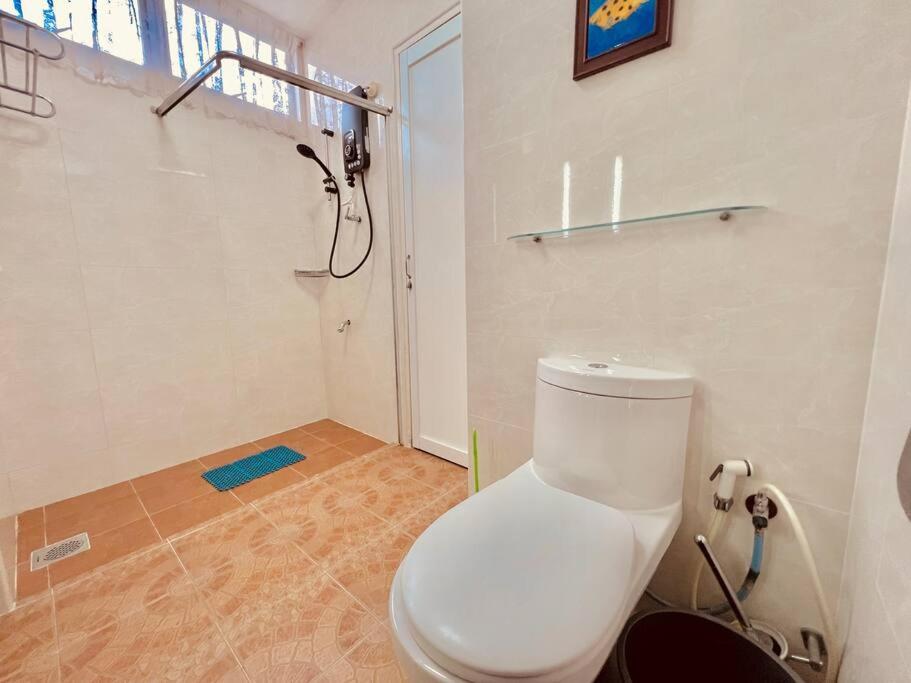 Penthouse Aloha Tower Near Danga Bay@ 8-10Pax