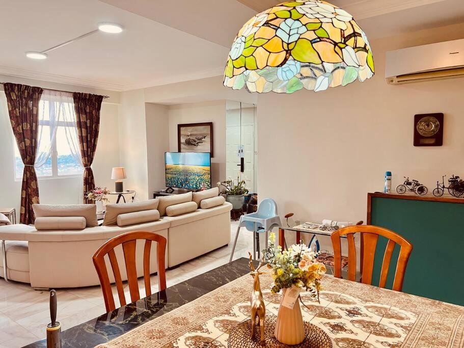 Penthouse Aloha Tower Near Danga Bay@ 8-10Pax