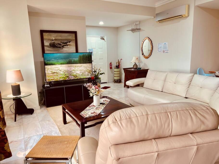 Penthouse Aloha Tower Near Danga Bay@ 8-10Pax