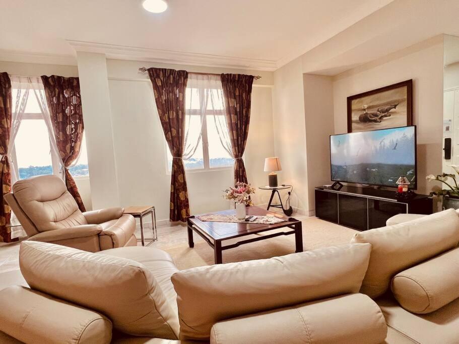 Penthouse Aloha Tower Near Danga Bay@ 8-10Pax