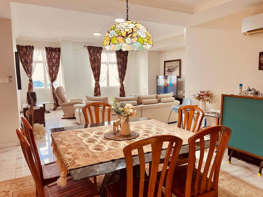 Penthouse Aloha Tower Near Danga Bay@ 8-10Pax